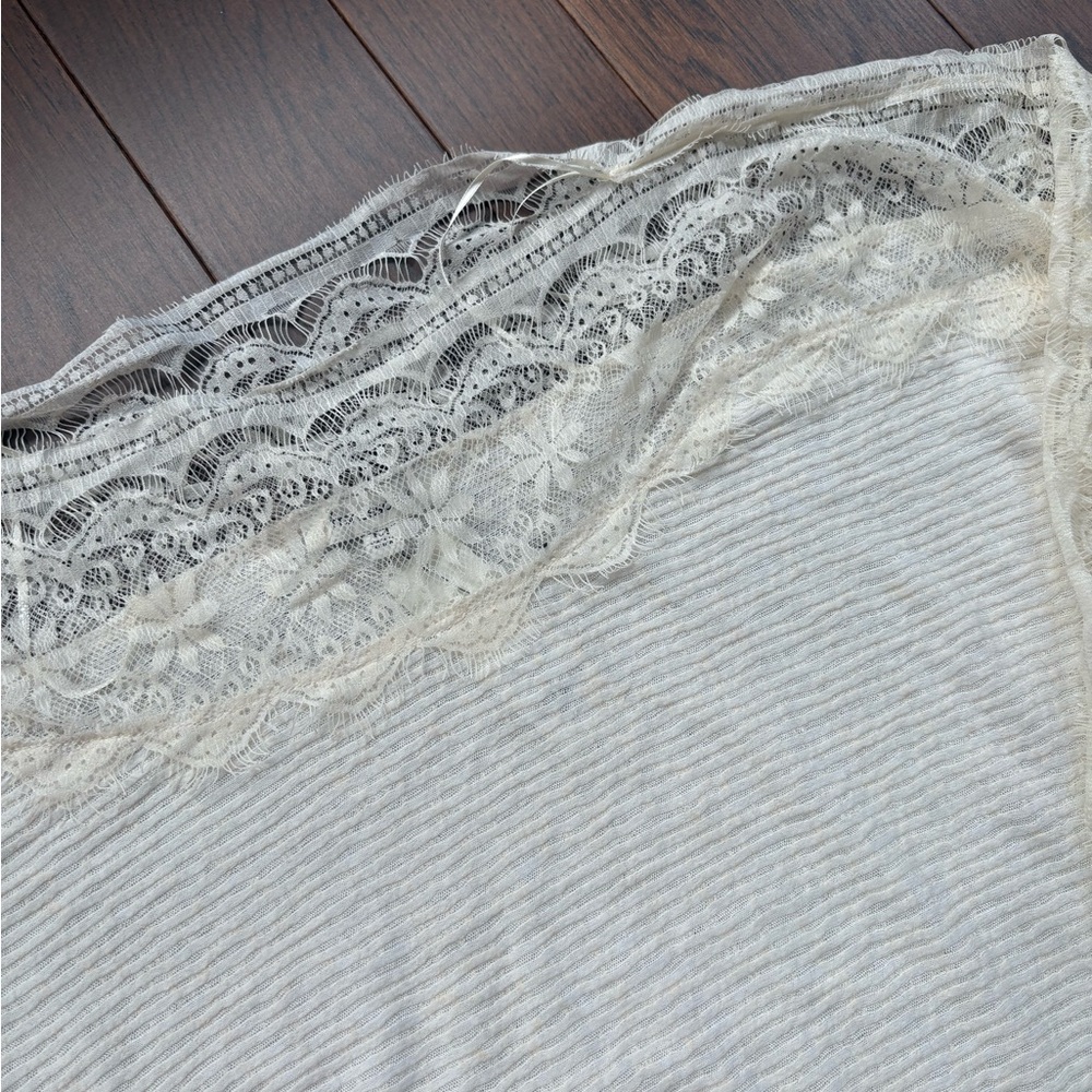 Francesca's Collections Sally Lace Dolman Top - Picture 4 of 6